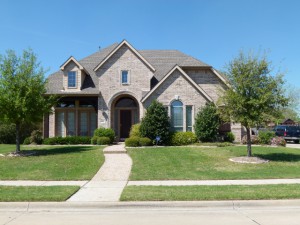 Beautiful_Home_with_roof_and_green_Lawns_in_Dallas